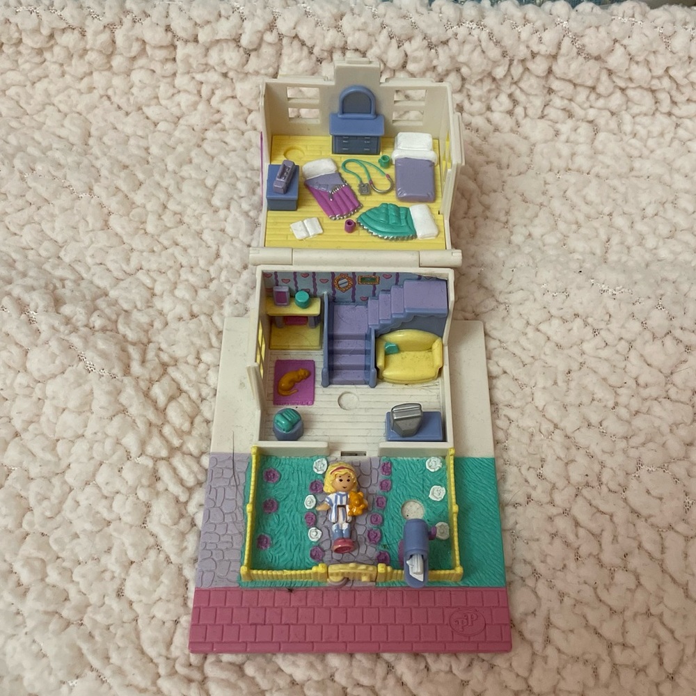 Vintage Polly pocket Sleepover House